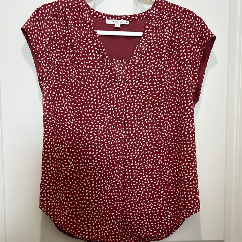 fun 2 fun Lillian v-neck medium petite blouse